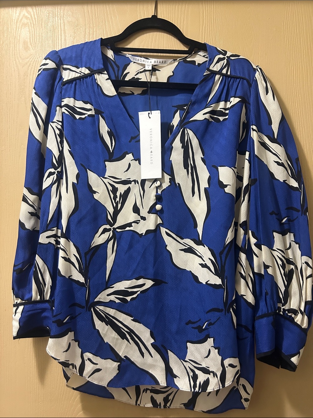 Veronica Beard MILAN Royal Blue & White Floral V-Neck Blouse Sz 6 NWT - Picture 3 of 13